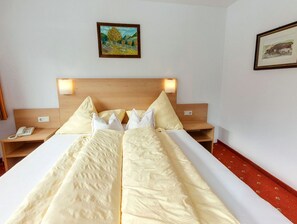 Pengeskab på værelset, skrivebord, gratis baby-/barnesenge, gratis Wi-Fi