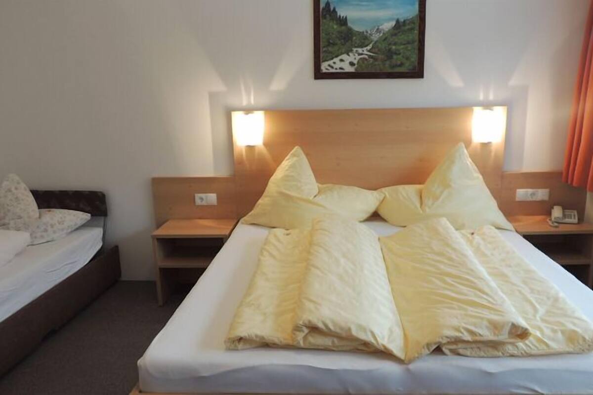 Cofres nos quartos, escrivaninha, berços grátis, Wi-Fi de cortesia