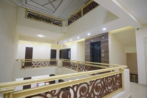 Interior entrance - Hotel Kamla Regency (Bhopal)