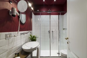 Deluxe Double Room, City View (Industriale) | Bathroom