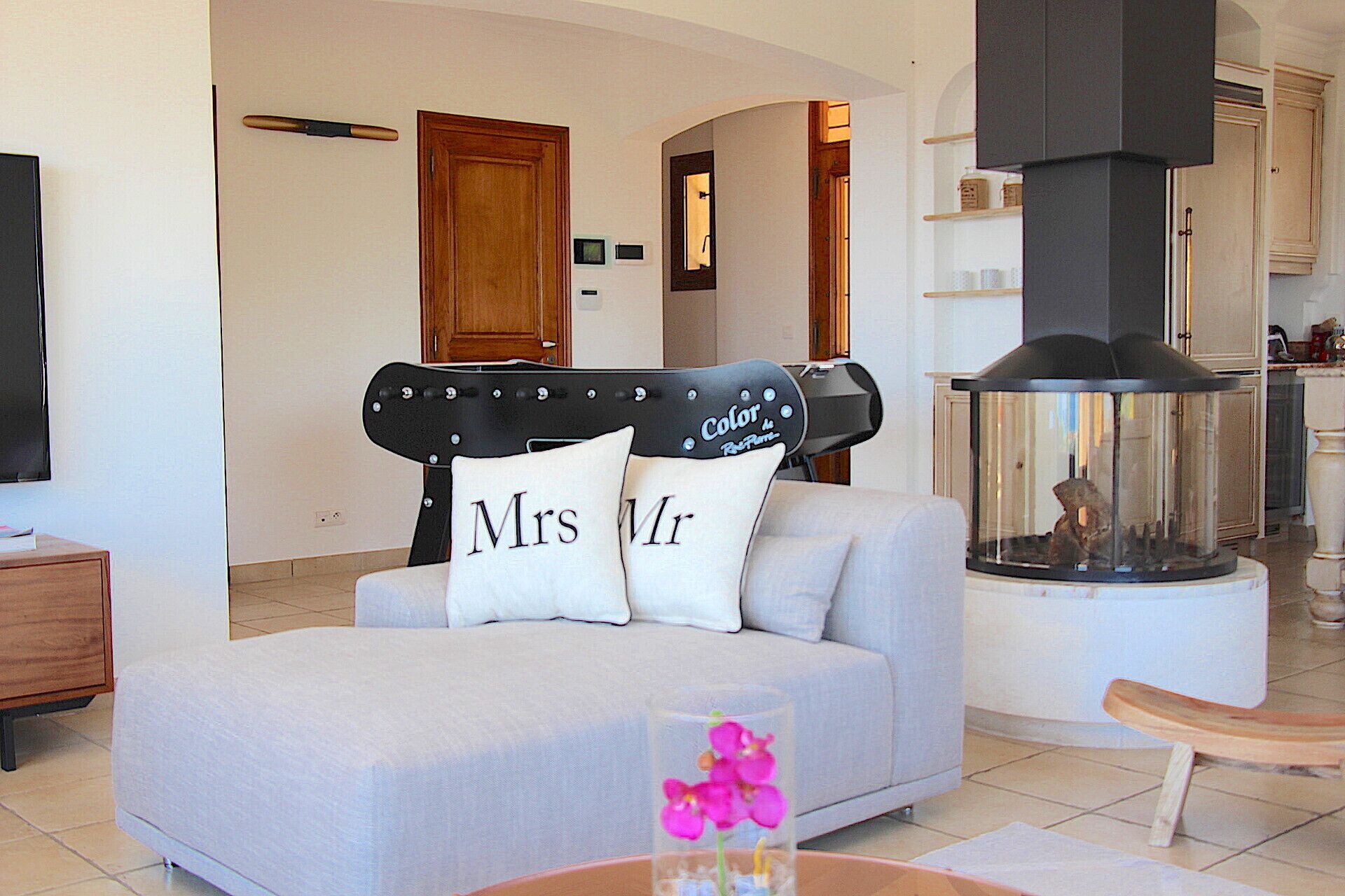 Spectacular views, Provencal villa  Private pool, hot tub, pool table, gym room