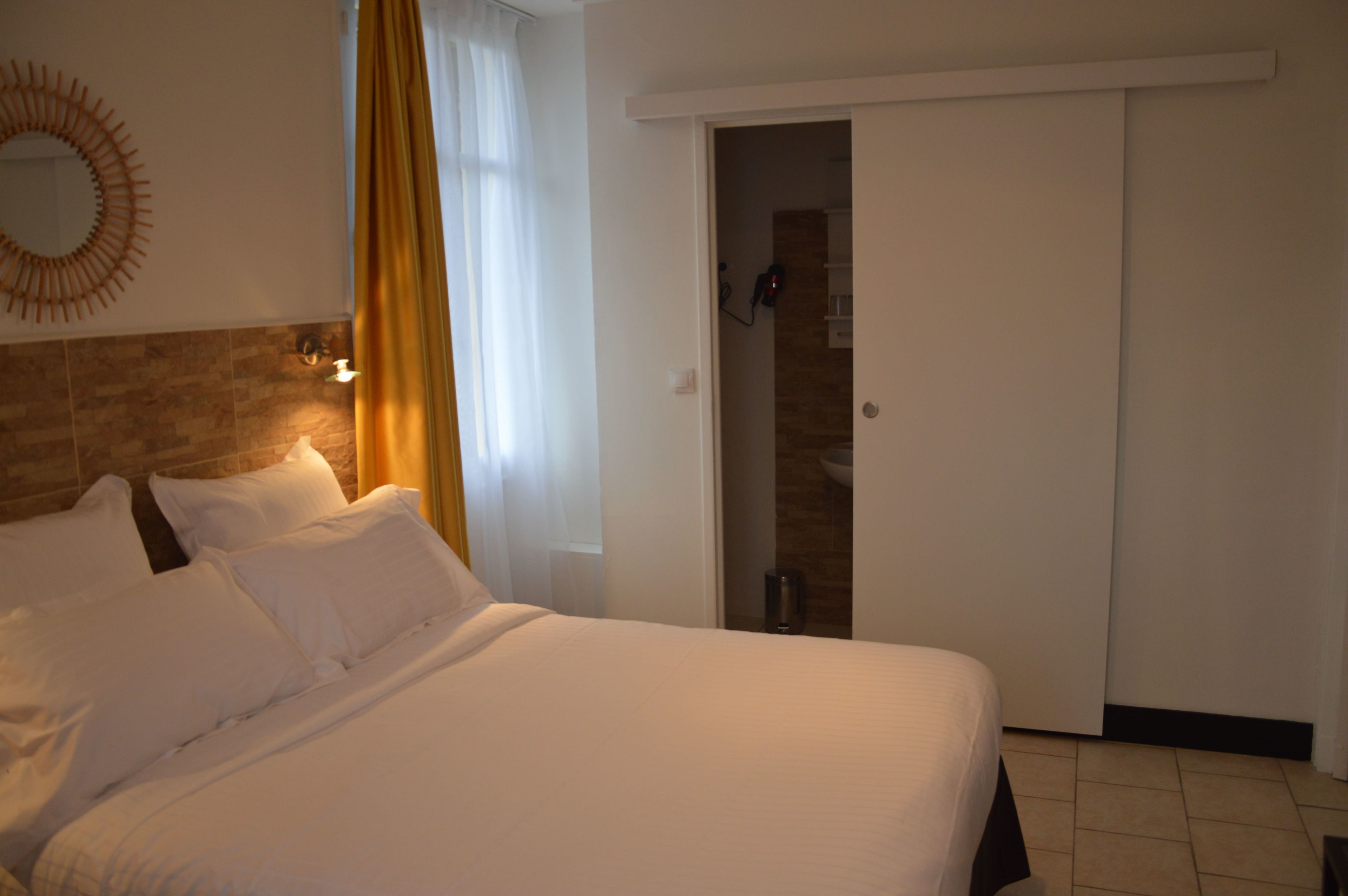 traditional double room | 1 bedroom, minibar, in-room safe, individually decorated
