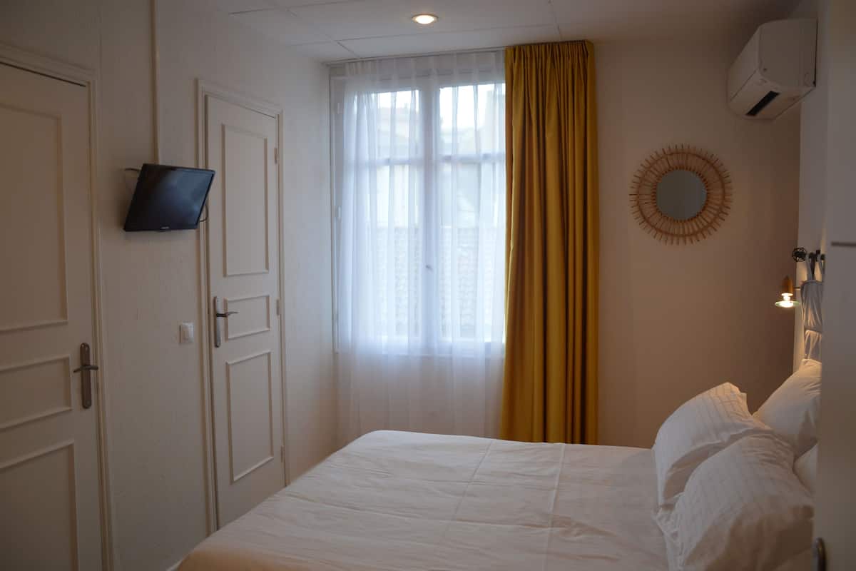 Suite, 2 Bedrooms | Minibar, in-room safe, individually decorated, individually furnished