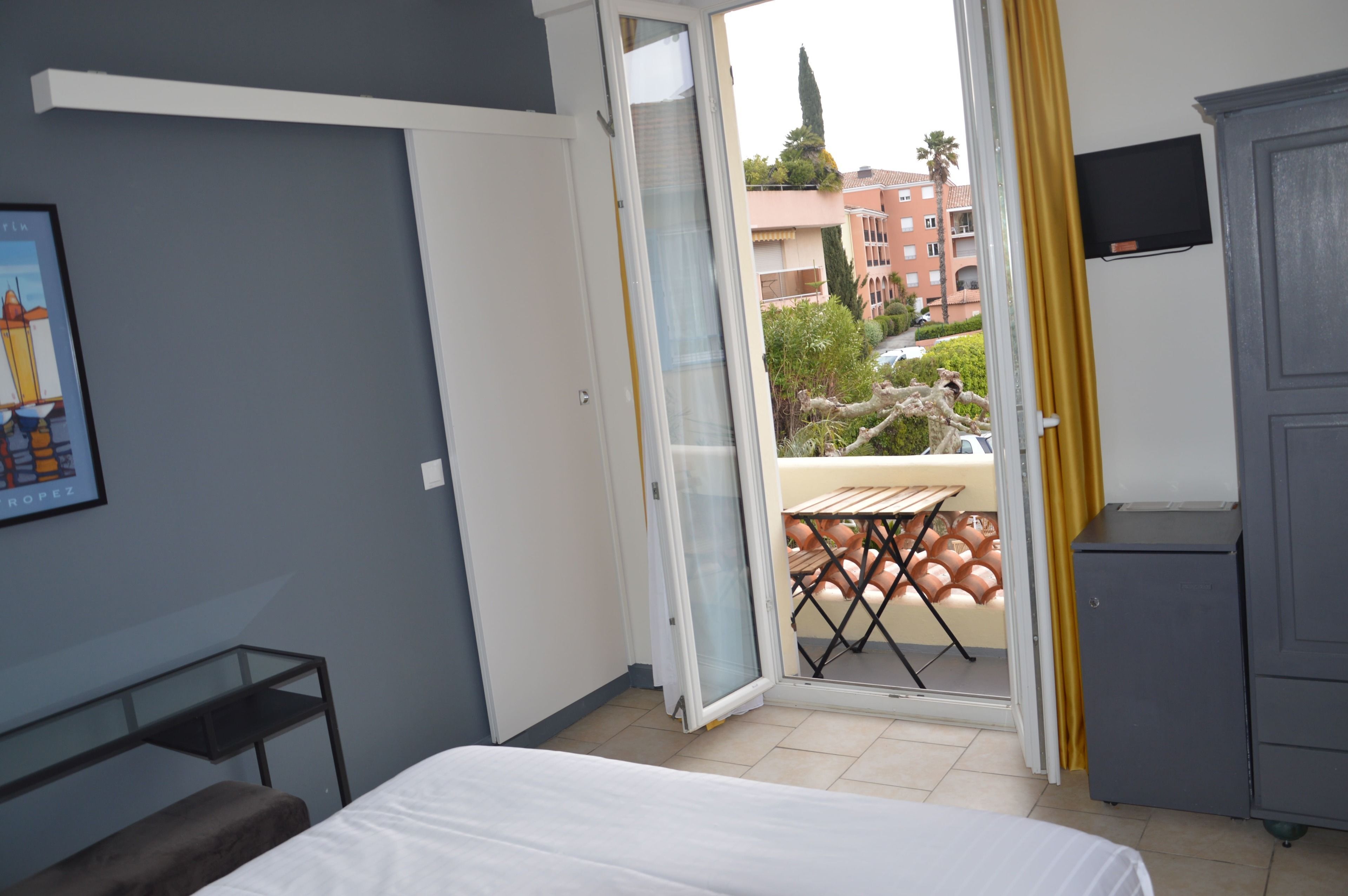 Minibar, in-room safe, individually decorated, individually furnished