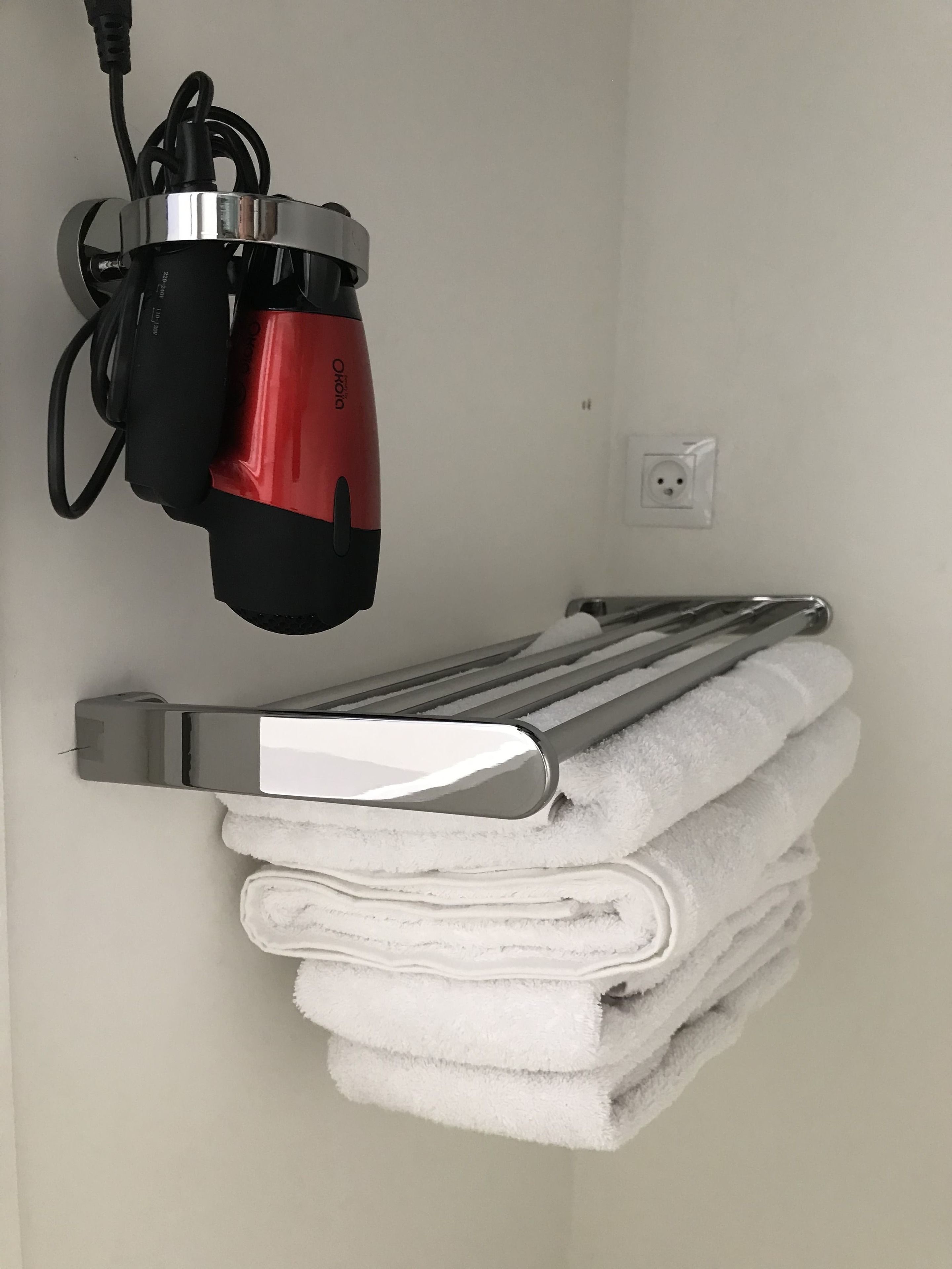 suite, 2 bedrooms | bathroom | shower, free toiletries, hair dryer, towels