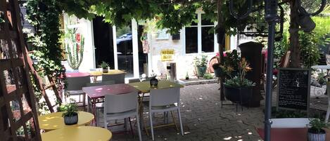 Mặt tiền nơi lưu trú