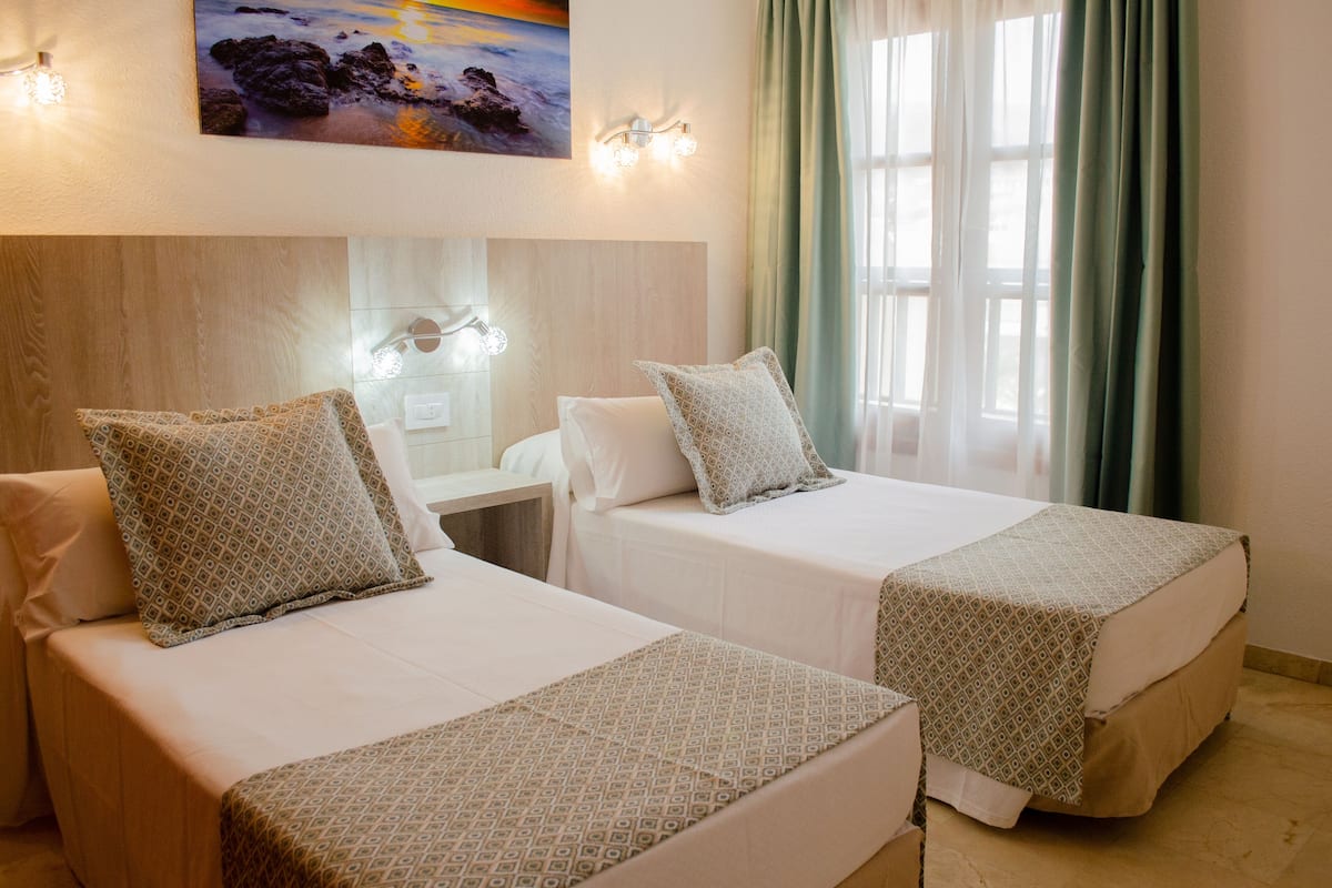 Apartamento, 2 habitaciones, no fumadores | Caja fuerte, tabla de planchar con plancha, wifi gratis y ropa de cama