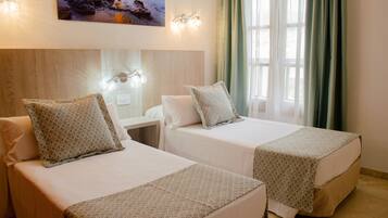 Apartamento, 2 habitaciones, no fumadores | Caja fuerte, tabla de planchar con plancha, wifi gratis y ropa de cama