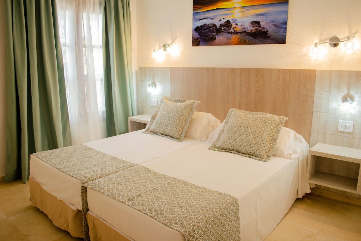 in-room safe, iron/ironing board, free wifi, bed sheets