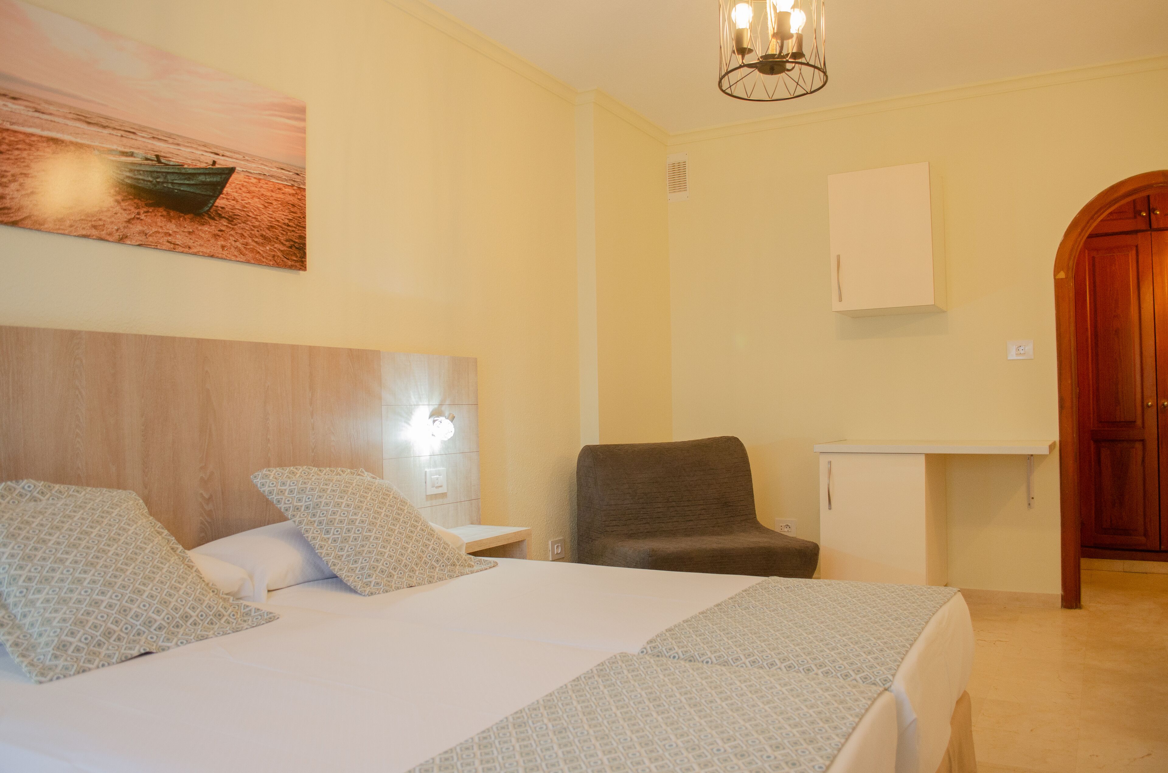 double room, terrace | in-room safe, iron/ironing board, free wifi, bed sheets