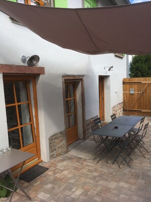Outdoor dining - Gîte Sainte Famille in the heart of Alsace TOTAL RENOVATION end of 2016.  (Ottrott)