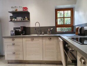 Fridge, oven, stovetop, dishwasher - Gîte Sainte Famille in the heart of Alsace TOTAL RENOVATION end of 2016. (Ottrott)