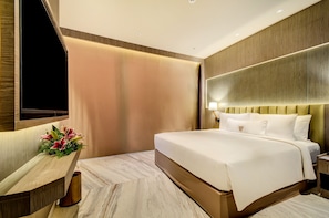 Executive Double Room | Premium bedding, minibar, in-room safe, individually furnished