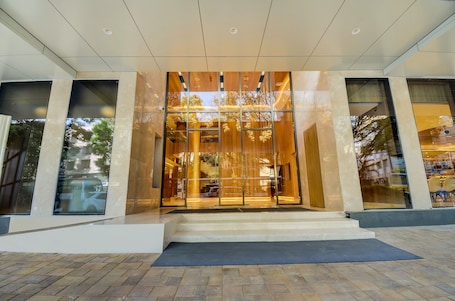 Exterior. Vividus