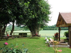 Outdoor dining - Gite in the Perche with sheltered terrace, 3 épis GDF Le Panoramic (Perche En Nocé)