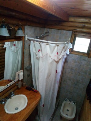 Combined shower/bathtub, jetted bath, hydromassage showerhead - Calm Lake (San Carlos de Bariloche)