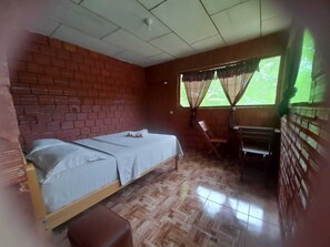 Standard Double Room | Blackout curtains - Amazon Queen Lodge (Indiana)