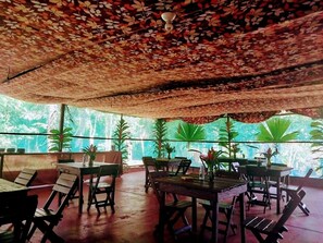 Restaurant - Amazon Queen Lodge (Indiana)