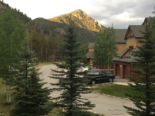 1BR/2 FULL Baths +Murphy bed & Sleeper Sofa, Sleeps 6, to Gondola in 337 steps