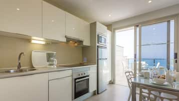 Apartment, 2 Bedrooms | Private kitchen