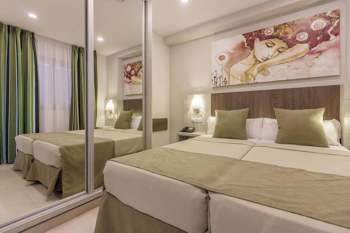 In-room safe, iron/ironing board, WiFi (free), bed sheets