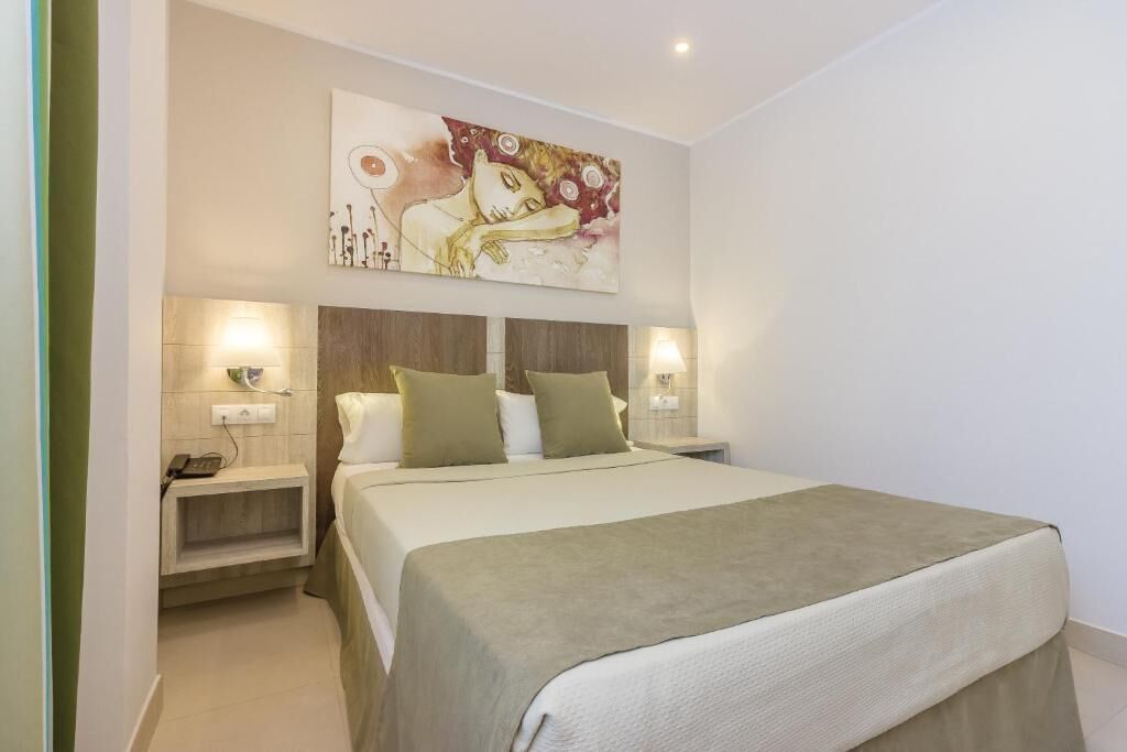 In-room safe, iron/ironing board, free WiFi, bed sheets