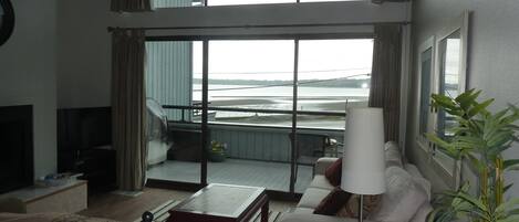 Smart TV, fireplace, foosball, table tennis