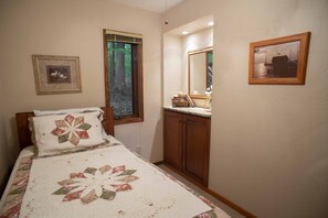 3 bedrooms, iron/ironing board, free WiFi, bed sheets - Peace And Tranquility Setting In The Woods!   (Fish Creek)