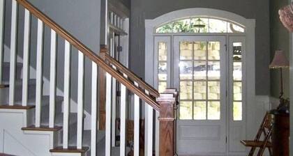 Luxury Lakefront Lodge in Gated Community