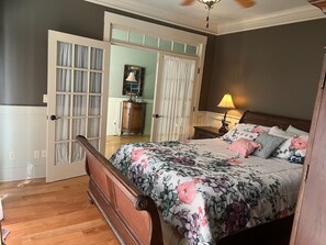 5 bedrooms, WiFi, bed sheets