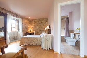 Cunas gratuitas, wifi gratis y ropa de cama 