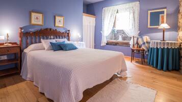 Eenvoudige kamer, 1 twee- of 2 eenpersoonsbedden, uitzicht op tuin | Gratis babybedden, gratis wifi, beddengoed, rolstoeltoegang