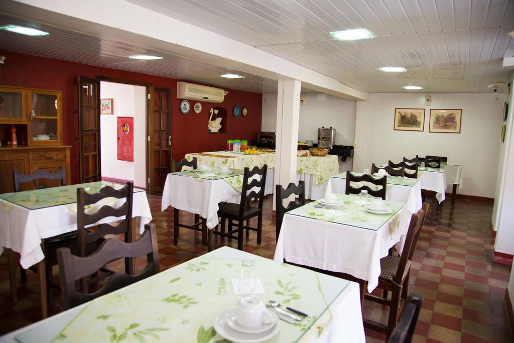 Café da manhã com buffet grátis todos os dias