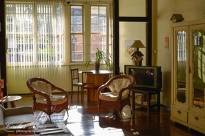 Área de estar no saguão