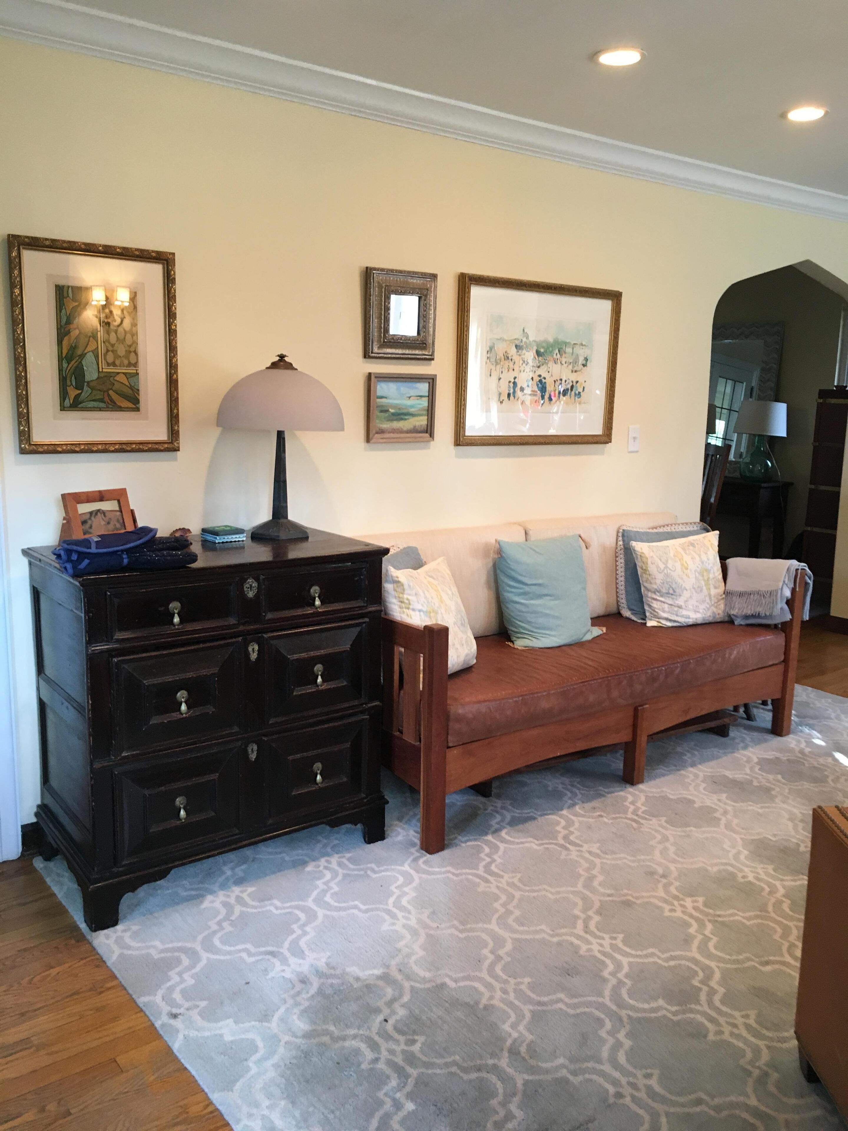 4 bedroom 3.5 bath home in a quiet neighborhood walkable to Big House