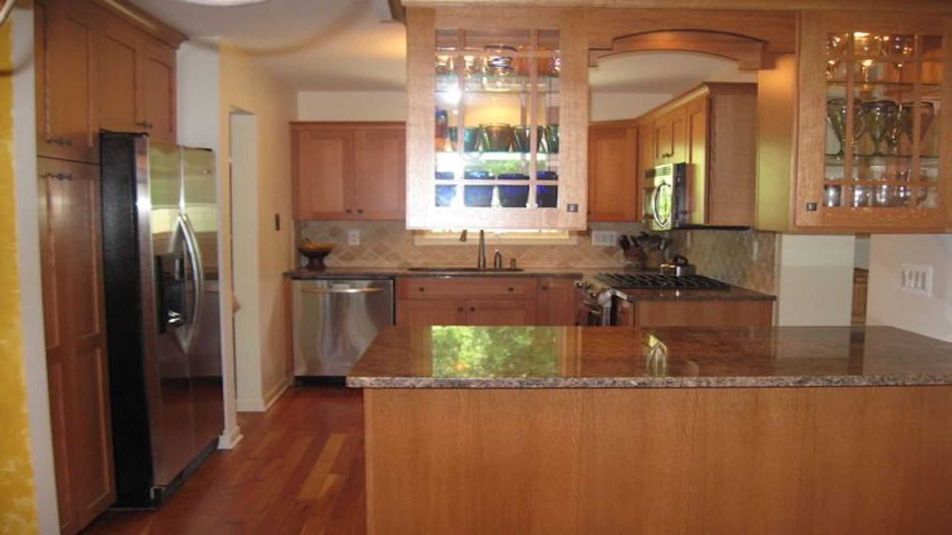 4 bedroom 3.5 bath home in a quiet neighborhood walkable to Big House