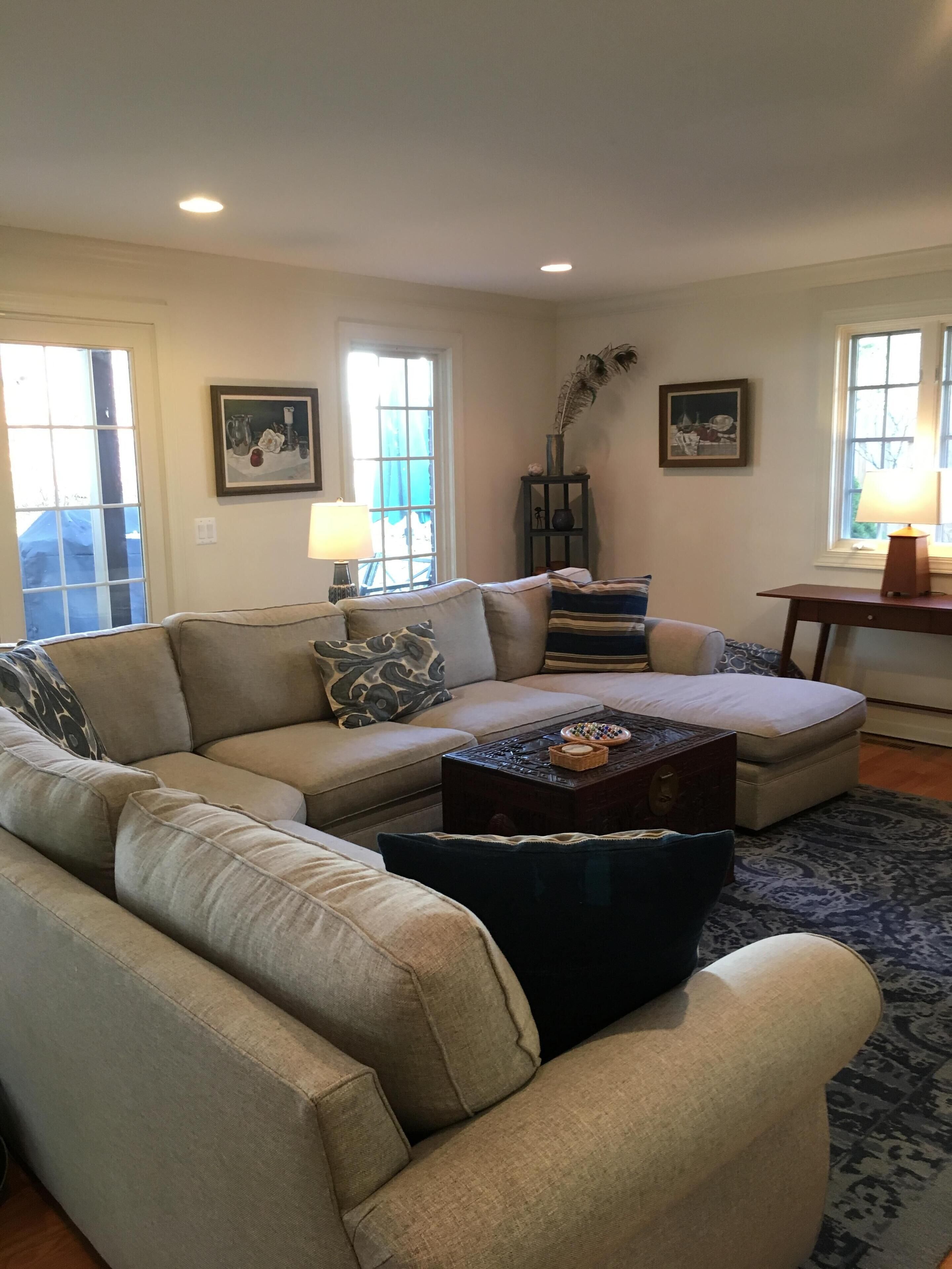 4 bedroom 3.5 bath home in a quiet neighborhood walkable to Big House