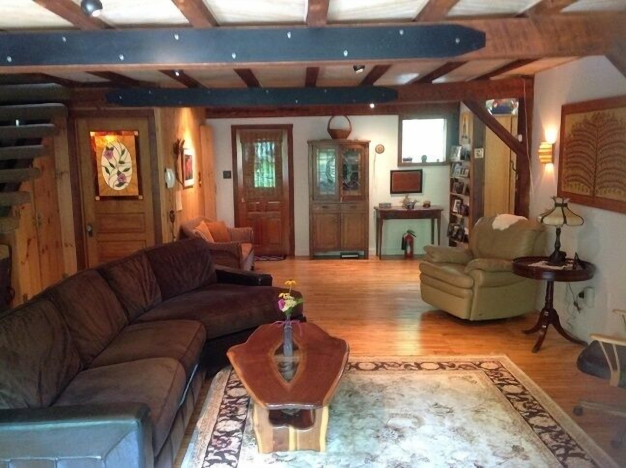 Handcrafted Elegance Close to PHOENICIA