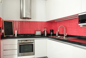Apartment, 2 Bedrooms | Private kitchen | Full-sized fridge, microwave, stovetop, dishwasher - 07 - Príncipe Real Apartment (Lisbon)