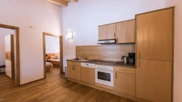Apartment, Mountain View (Edelweiß) | Private kitchen | Fridge, microwave, oven, stovetop