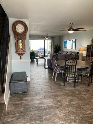Interior - SPRING COMING, 5 MIN 2 BCH, 2 KING SUITES, 2.5 BATH, POOL, 2 free spots park (Destin)