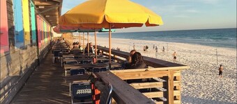 SPRING COMING, 5 MIN 2 BCH, 2 KING SUITES, 2.5 BATH, POOL, 2 free spots park