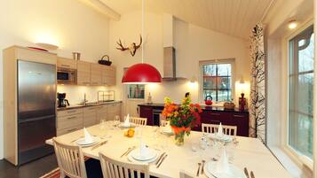 Exclusive Chalet (Övre Järven) | Private kitchen | Fridge, microwave, oven, stovetop