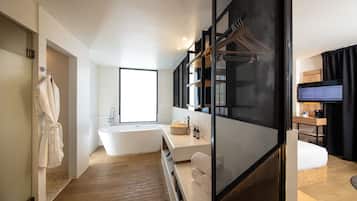 Junior Room | In-room safe, desk, blackout curtains, soundproofing