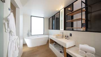 Chambre Junior | Salle de bain | Articles de toilette (gratuits), séchoir à cheveux, serviettes fournies