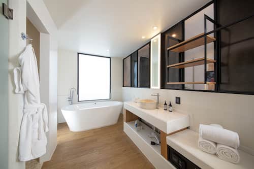 Junior Room | Bathroom | Free toiletries, hair dryer, towels, soap