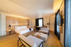 Master Suite | 客房內保險箱、書桌、遮光布/窗簾、隔音