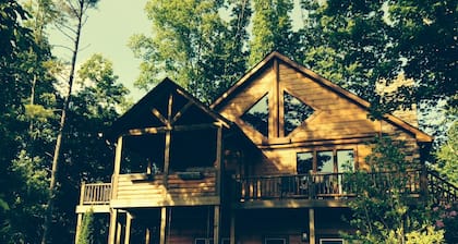 Watauga Lake Home! Hot tub, kayaks, Slip access & Mountain View!