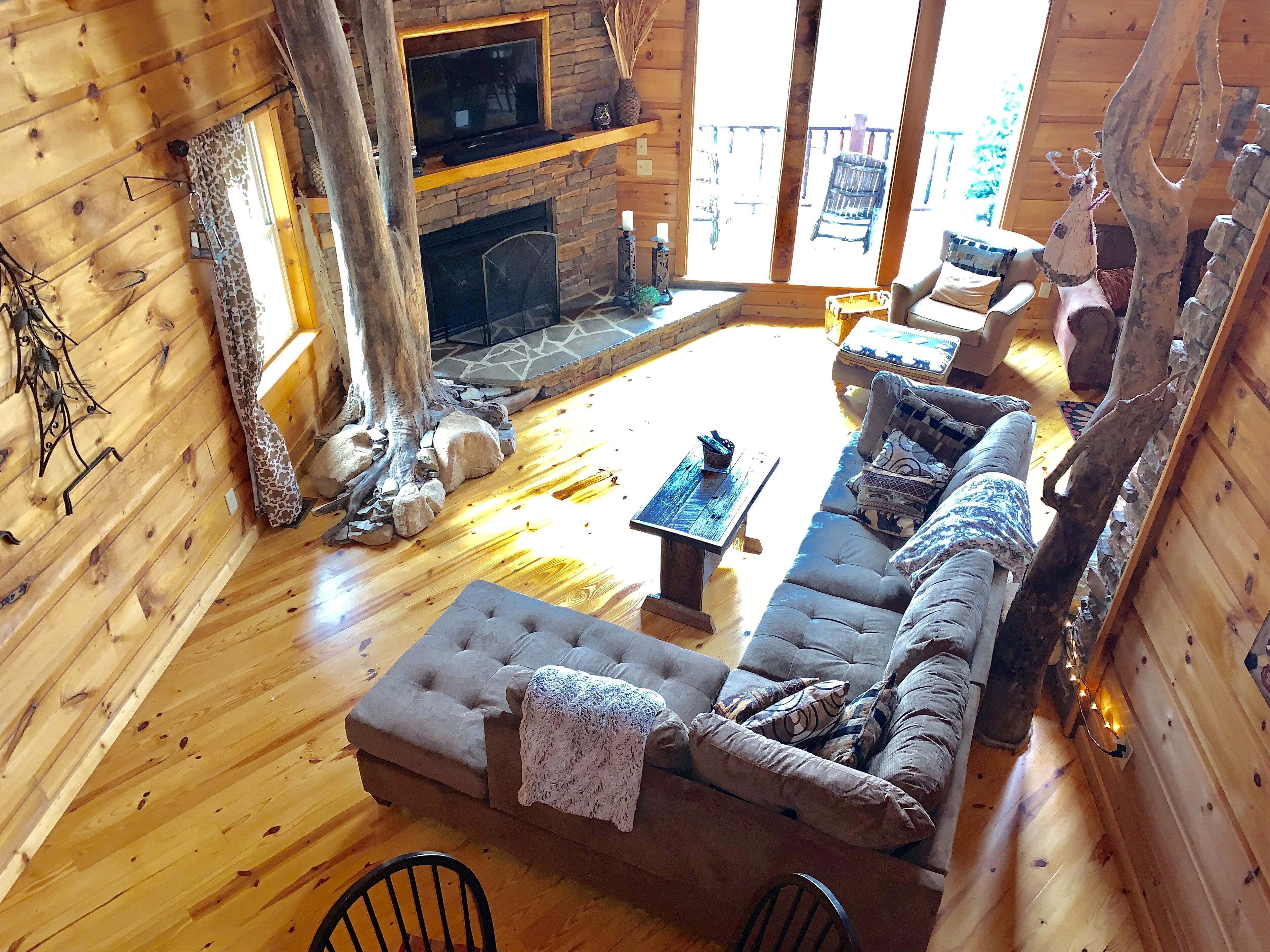 Watauga Lake Home! Hot tub, kayaks, Slip access & Mountain View!