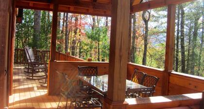 Watauga Lake Home! Hot tub, kayaks, Slip access & Mountain View!